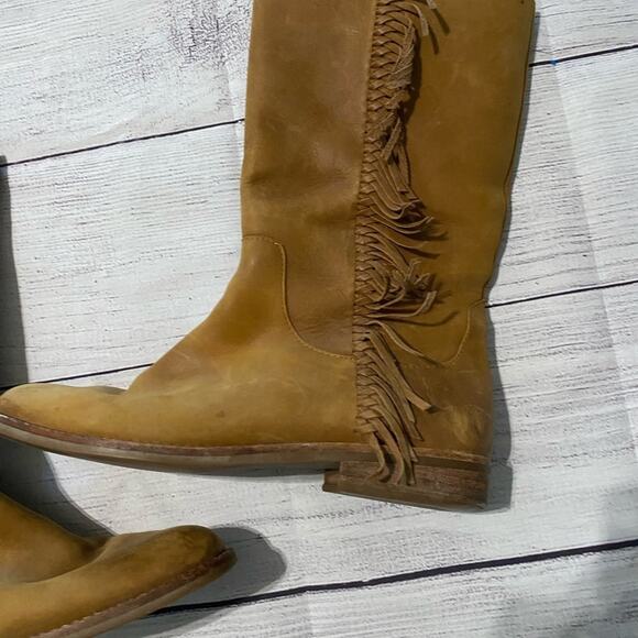 Bass Distressed Boots - Picture 8 of 14